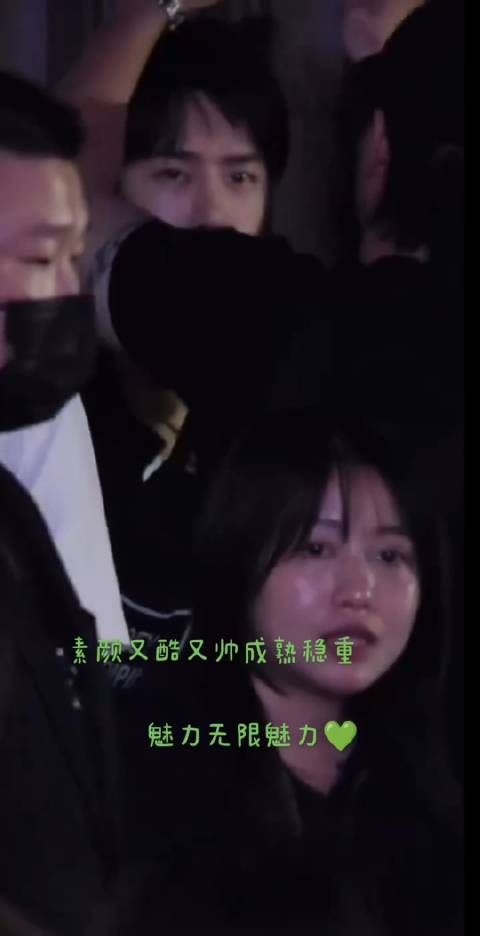 王一博滑板走秀,故乡之光闪耀舞台