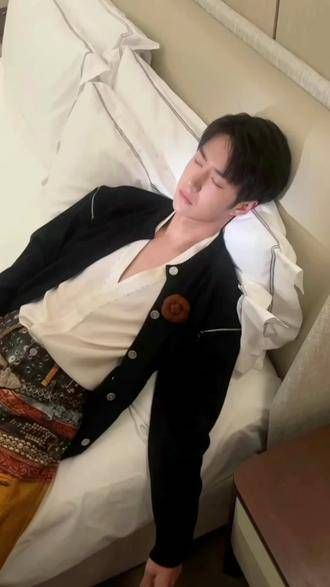 绝美的睡眠面容,王耶啵度过了一个超可爱的一天