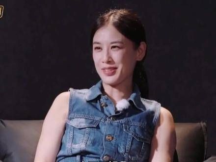 杨子与黄圣依的关系似乎并不亲密在他眼中她仅是美丽,而在她看来他只有金钱…