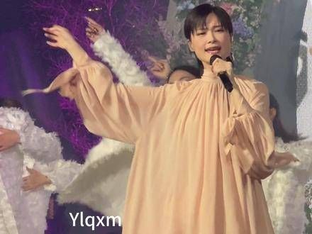 压轴献唱《下个路口见》 又唱又跳,状态超好 李宇春