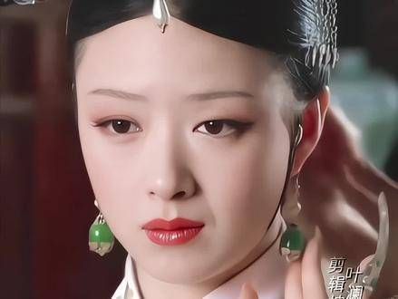东珠代表着权力与尊贵,唯有皇后方能佩戴