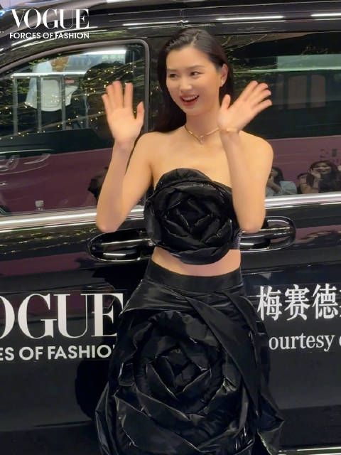 「Great To See You」红毯现场 人山人海中，目光锁定每个pose都很吸睛的