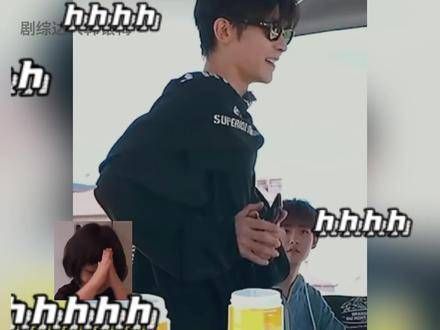 终于等到侯哥跳《晚安大小姐》了,虽然来得晚了些,但真是让人期待已久!