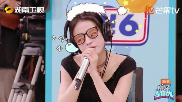 打工人都来学学@周雨彤微博 的精神状态,太美丽太超前了…