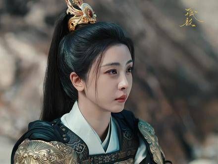 殷落梅心中一直倾慕慕容璟和,而慕容玄烈对她情有独钟…