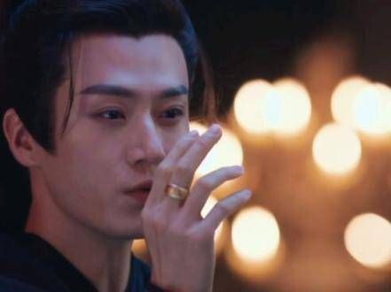 这应该是定情之物吧 磕到了,真甜 cp