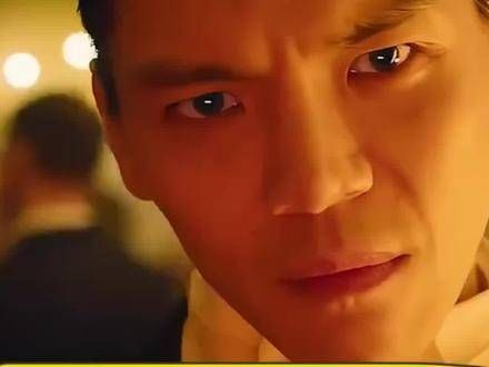 向佐受到粉丝热情迎接,现场响起土味情话