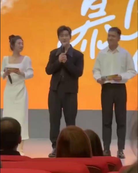 黄晓明回应女友珂学,很努力证明自己没破防,还说是一件乐呵的事情…