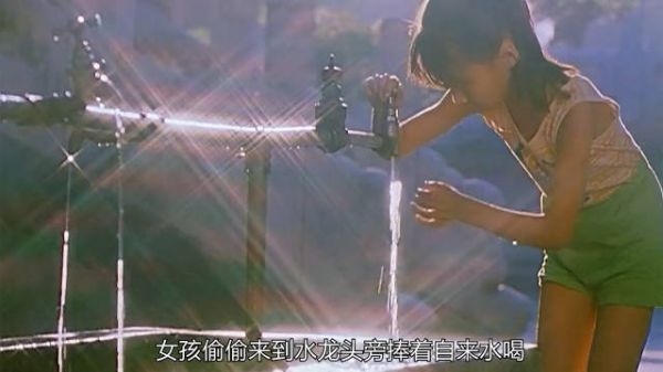 再忆经典老电影 小女孩被亲妈抛弃,懂事的让人心疼