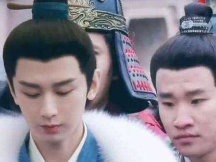 李莲花美得无可挑剔,卢云的风采同样不凡,这气质、这贵气、这状态…