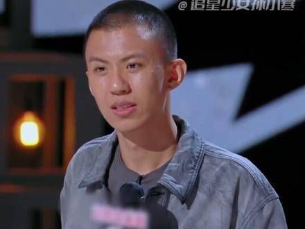 在发布了三张照片,向观众表达感谢,付航 一直以真诚的态度进行脱口秀表演