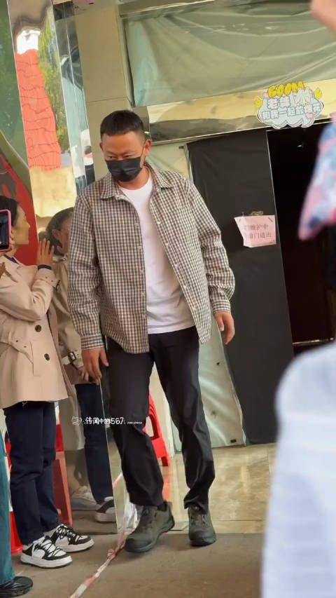 龚俊《暗河传》今天出妆路透,白发红发带好米