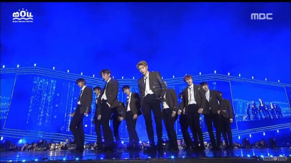 六年前的今天(181021)，WANNA·ONE 呈现精致的表演