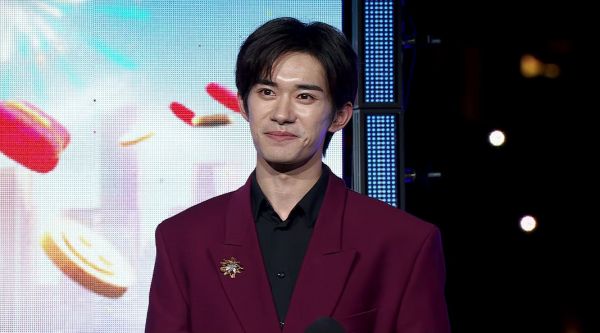 Q:你们要千玺把你们的购物车清掉 千玺:我先把自己的清掉 星姐微博