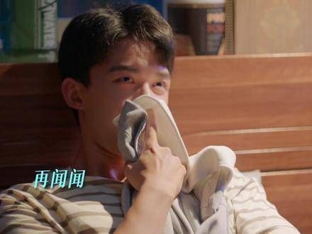 彻底确认小狗的身份!偷嗅姐姐的衣服