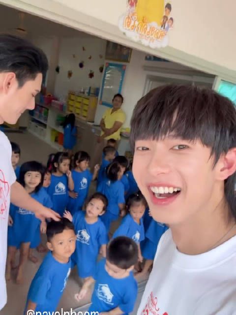 poohpavel 注意看:这个平刘海的长发小妹妹已经做好准备瞄准咪咪了