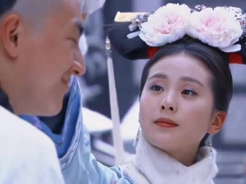 十四爷屡次求婚,终于迎娶了若曦,然而若曦心中并无他的位置…
