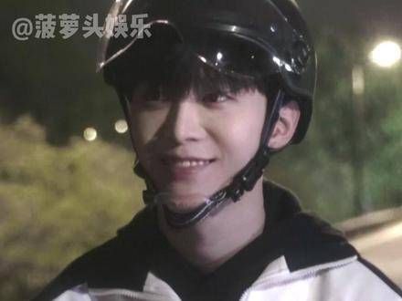 谁能理解!纯爱战神瞬间倒下,校园时期的恋情真是既纯粹又令人着迷! 校园