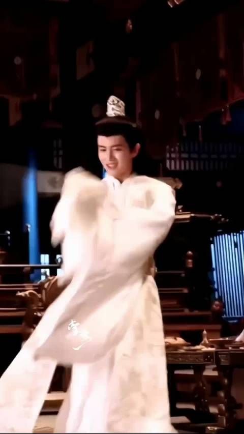 除去你身上的三尺雪,这天下还有谁能配得上那白衣