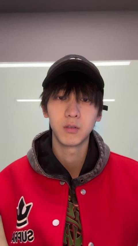 描述音乐创作的宏伟和唯美感,强调聆听沉浸的体验