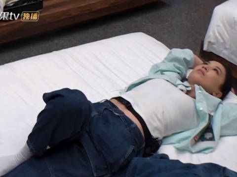 疲惫的她,爱装的他……感觉黄圣依要碎了