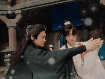 打戏绿幕直拍,我和两位前辈都是真功夫,每一拳都实打实,每一剑都凌厉无比…