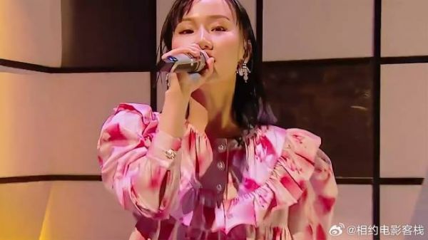 黄龄现场版《Hello》,听了真让人放松,太好听了
