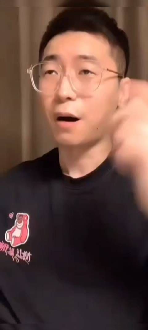王多多:UZI是S4时这个星球的最强AD,没有之一!是作为皇族的利剑!