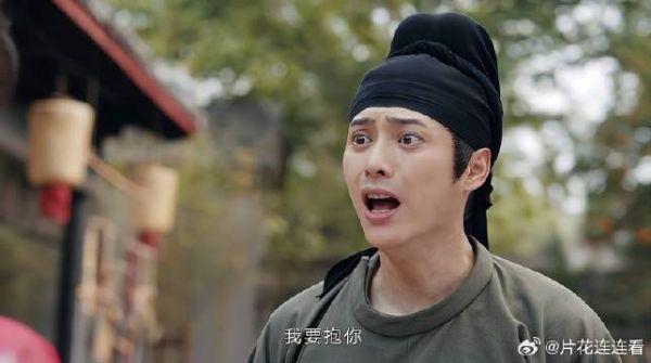 县令以为姑娘是妻子，动手动脚，竟被手下撞见尴尬了