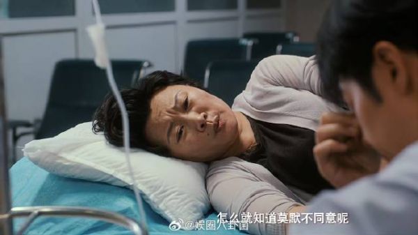 亲妈为了逼儿子分手 竟不惜装病进医院,这妈太窒息了