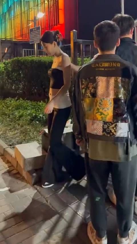 装蒜的见过,装聪的第一次见