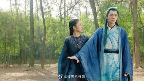 招摇和厉尘澜联手对付林子豫 厉尘澜将招摇护在身后!