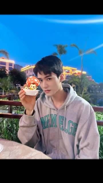 落日余晖伴海风,愿所有柔情与你同在