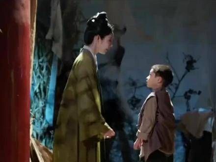 别眨眼，看好这场历史性的同台表演，詹姆斯父子首次联手…