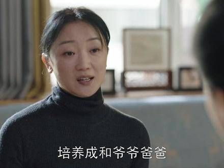 妈妈独自将余涛抚养成人,她继承了爷爷和爸爸的遗志,成为一名杰出的飞行员