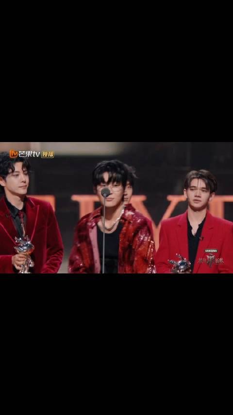 恭喜@早安没吃饱 成团啦,披荆斩棘4唯一rapper,一路走来收获不只是唯一!收获满满唱跳全能!