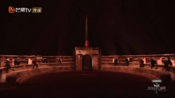 笑死,我的重点是李克勤真的不是把红色窗帘布裹身上了吗哈哈哈哈哈哈