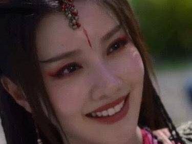 阿谯的确美艳动人,幸好阿飞一心只想着比武