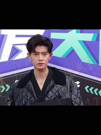 考古至2021尖叫之夜,深V西装真是绝了西装杀 任嘉伦