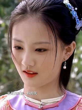 玉娆与嬛嬛简直是如出一辙,同样的笑容,同样的 playful 心,同样的小举动…