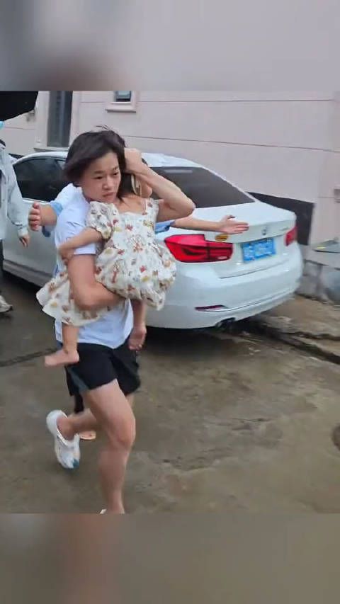 这些人真的跟土匪一样,非要去打扰人家