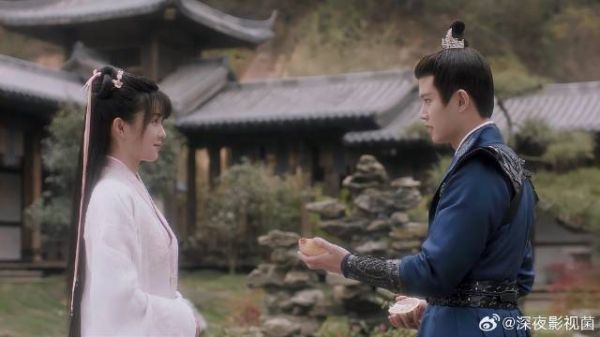 周生辰给时宜买石榴,哪料被廷尉得知,竟送来三千框