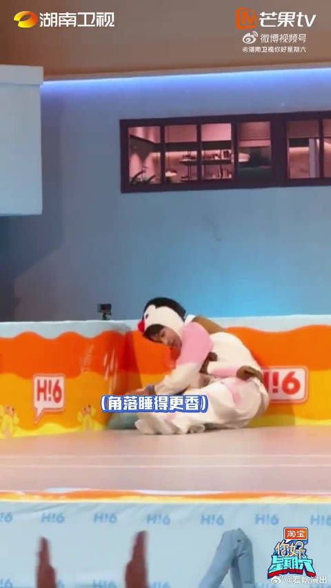 睡觉大赛新潮流！Hi6全员全员参与，抢枕头大战已成“过时”的游戏