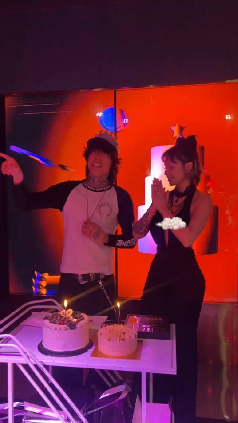 Psy.P过生日,和未婚妻太甜了
