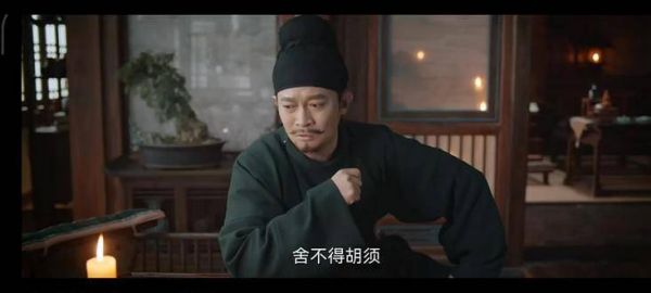 笑得就像孙猴,笑点低得跟什么似的,转头一笑那瞬间真是让人感慨万千