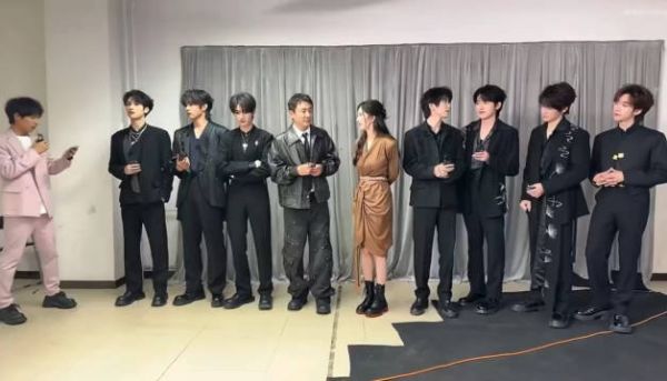 沈腾杨幂 腾姐幂哥!幂姐和二舅组合又来整活了,两个人从不让话掉地上!