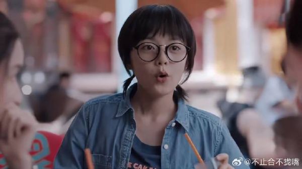 小琪郊游，在街上看见熟悉身影，竟是老妈和陌生的男人