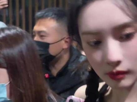 小宝在《萌探》中的换装真是太可爱了!