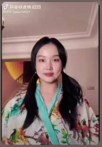 黄龄的手势发财舞,真是让人看了心情大好!