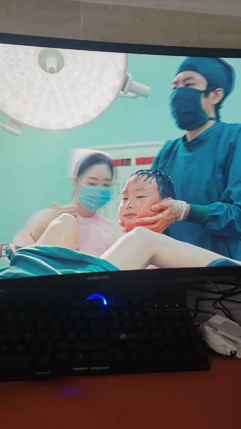 小时候看《屌丝男士》这一段觉得很好笑,现在只觉得可怕……